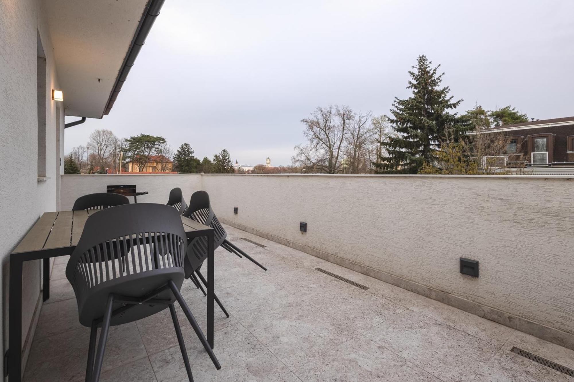 Vitorlas Wellness Apartman Siofok By Bltn Exterior foto
